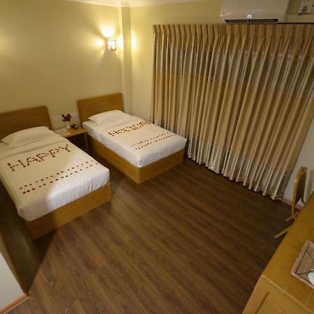 ניאונגשווה Inle Strand Hotel מראה חיצוני תמונה