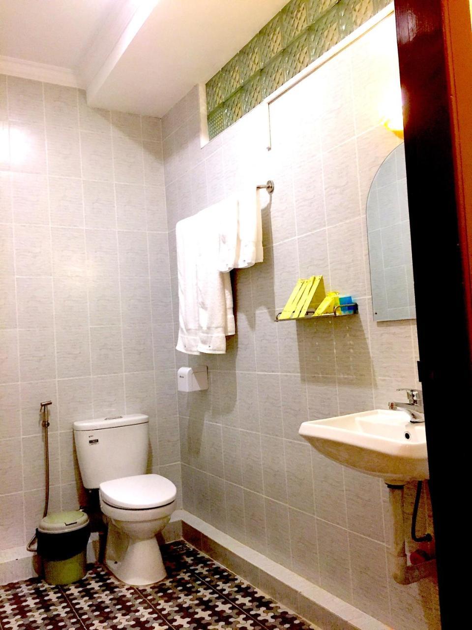 ניאונגשווה Inle Strand Hotel מראה חיצוני תמונה