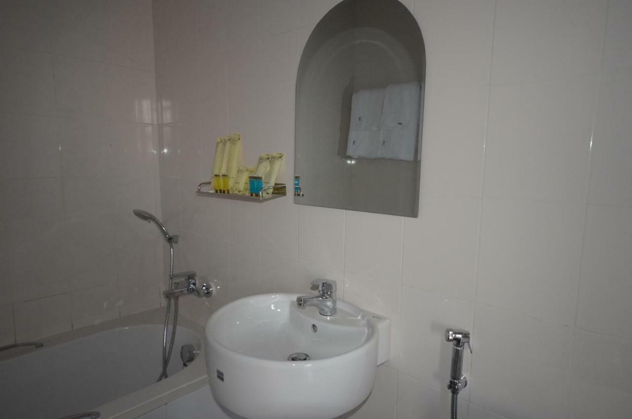ניאונגשווה Inle Strand Hotel מראה חיצוני תמונה